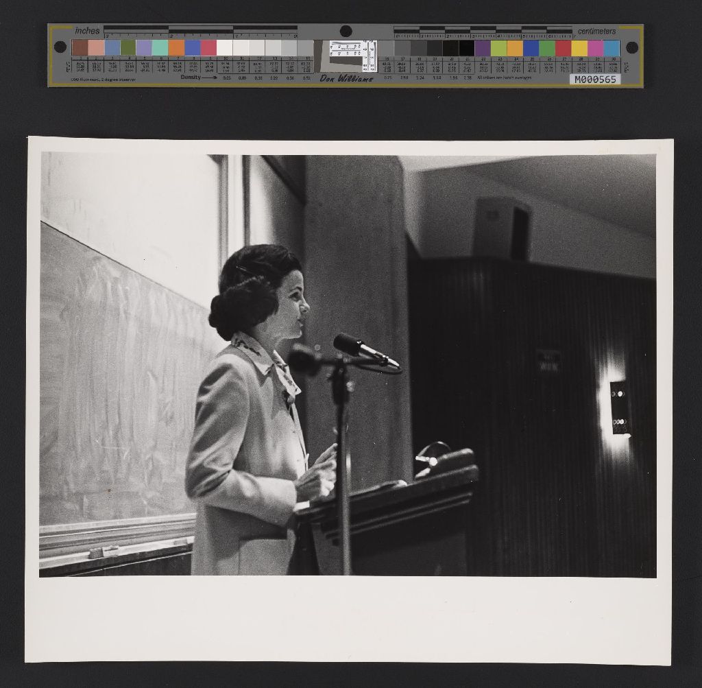 Miniature of Photo of Dianne Feinstein speaking at Spouses Week