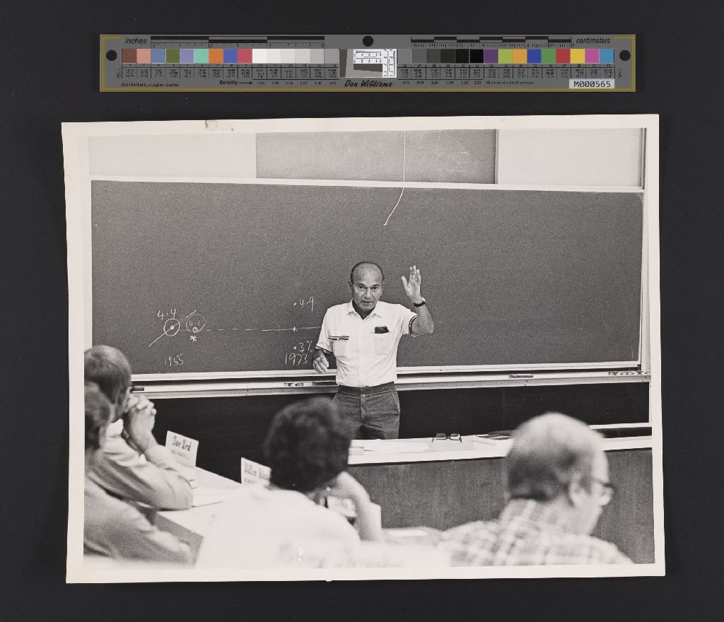 Miniature of Photo of Ezra Solomon teaching Executive Education