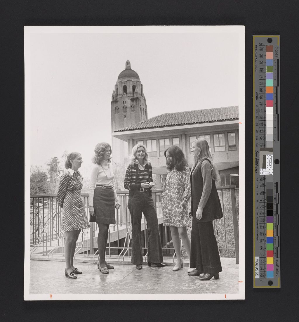 Miniature of Photo of MBA students